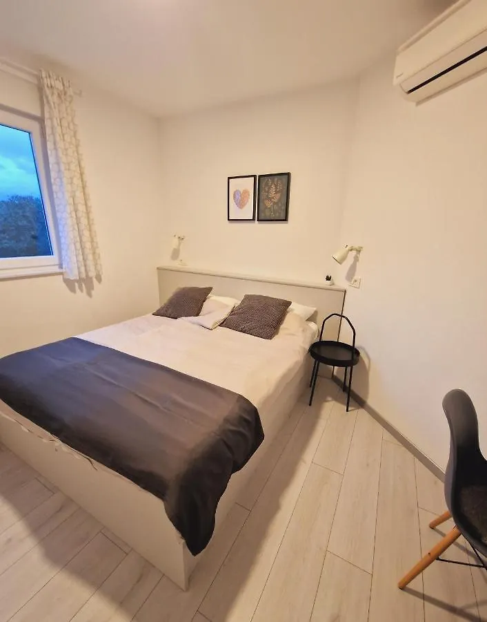 Apartments Nina Rab Town