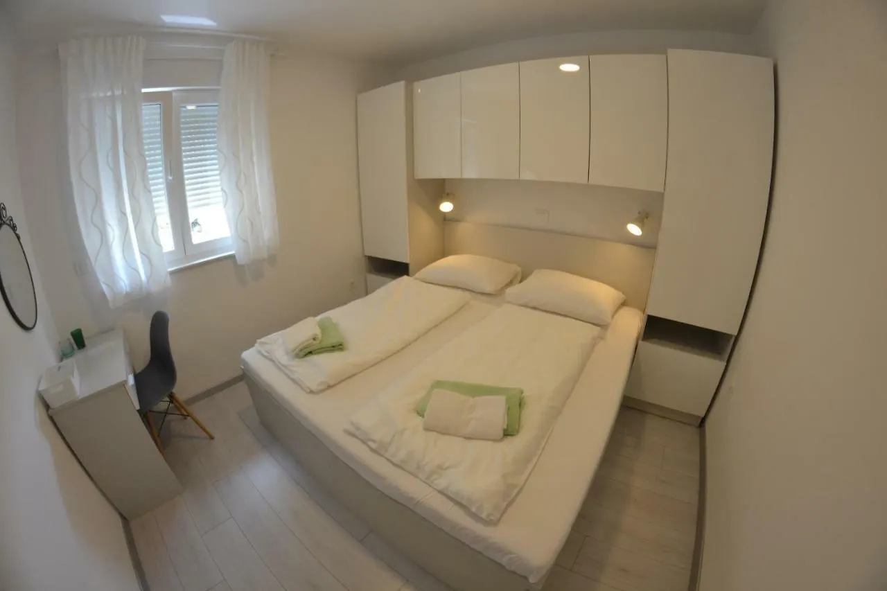 Apartments Nina Rab Town 0*,  Croatia